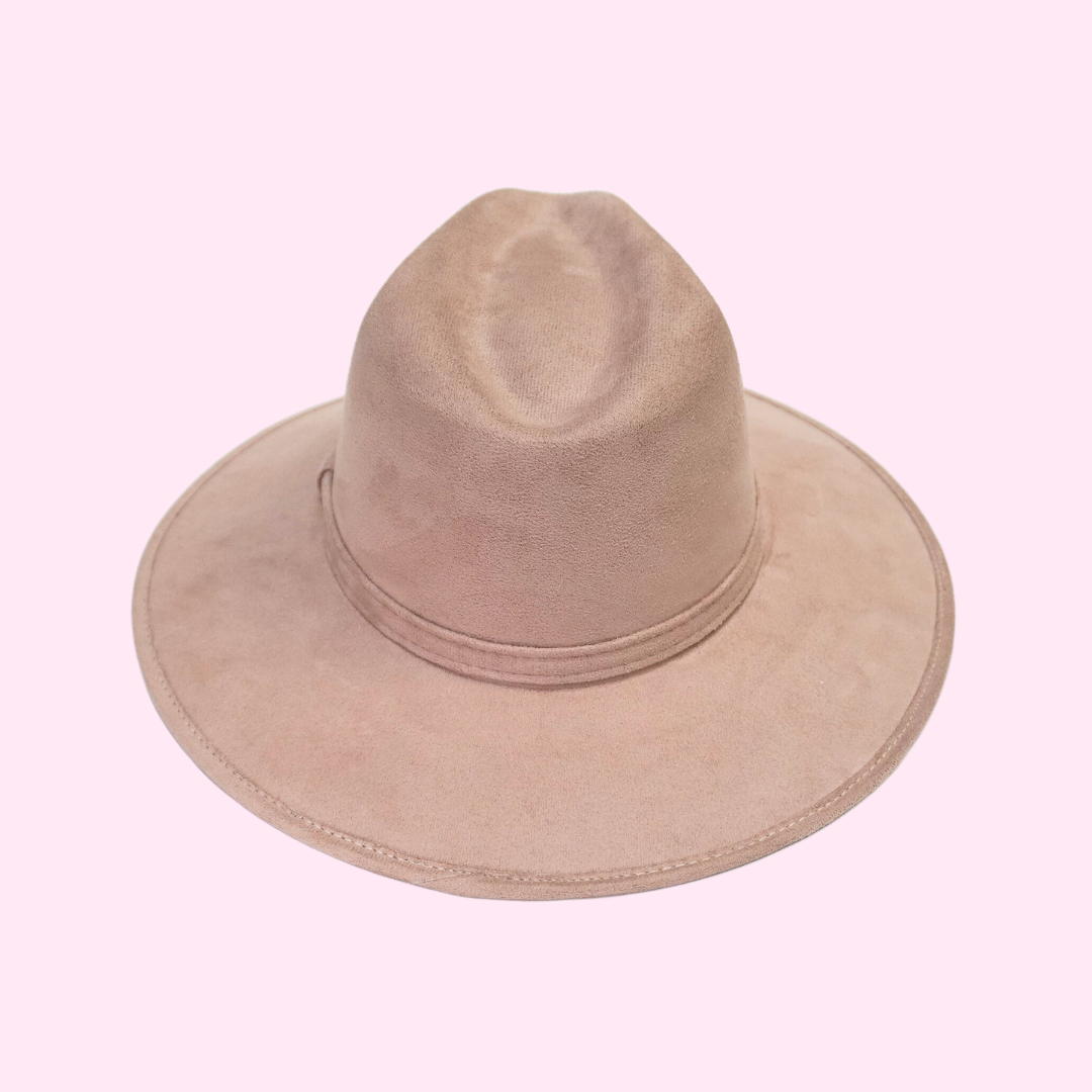 Sombrero viñedo con inicial de perlas